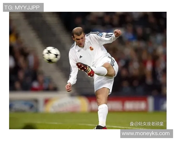 耳环闪耀绿茵场足球明星的时尚与个性展现 耳环闪耀绿茵场足球明星的时尚与个性展现