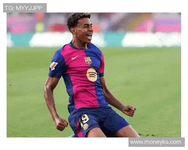 法国18岁帅哥足球明星崭露头角引发全球关注与热议 法国18岁帅哥足球明星崭露头角引发全球关注与热议