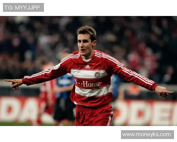 足球明星29号背后的故事与传奇成就揭示了他们的奋斗与荣耀 足球明星29号背后的故事与传奇成就揭示了他们的奋斗与荣耀